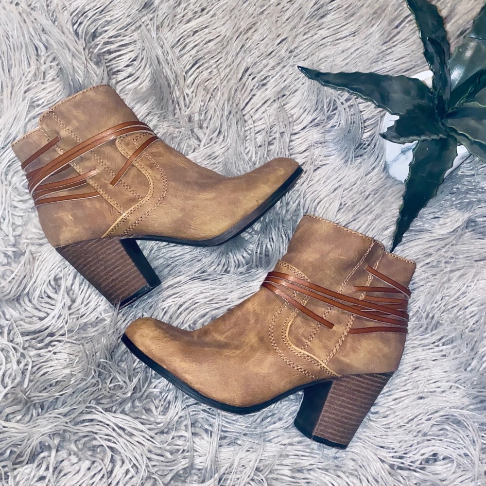 EUC Big Buddha brown heeled booties